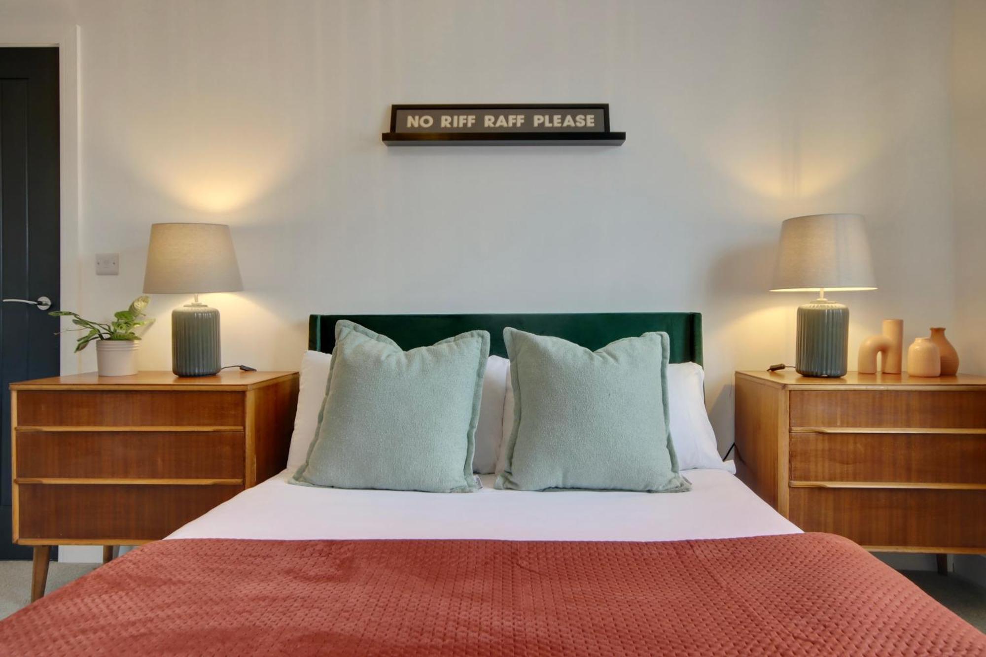 Clover Lodge Portsmouth Luxury Home With Off Road Free Parking Extérieur photo
